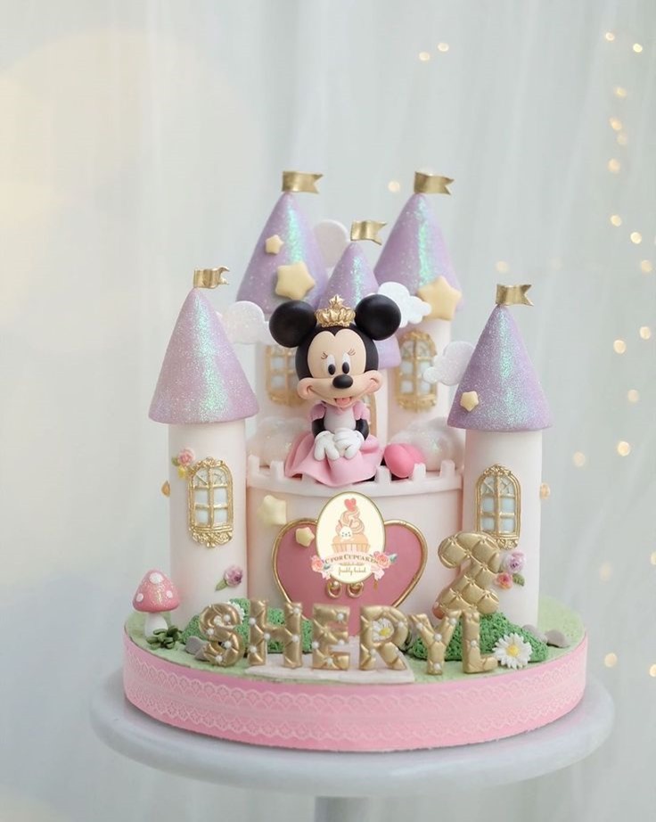 Minnie Mouse Castle Cake