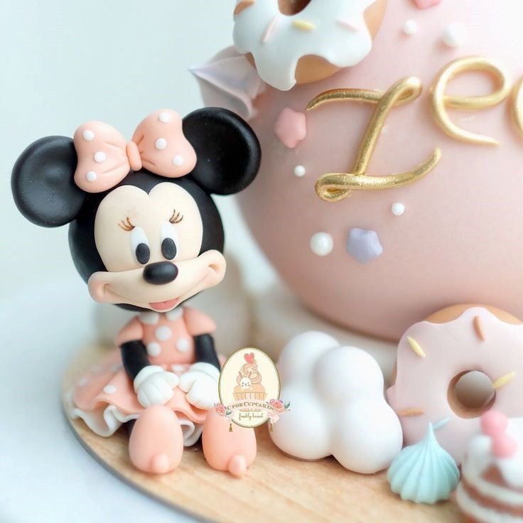 Minnie Mouse Piñata Cake