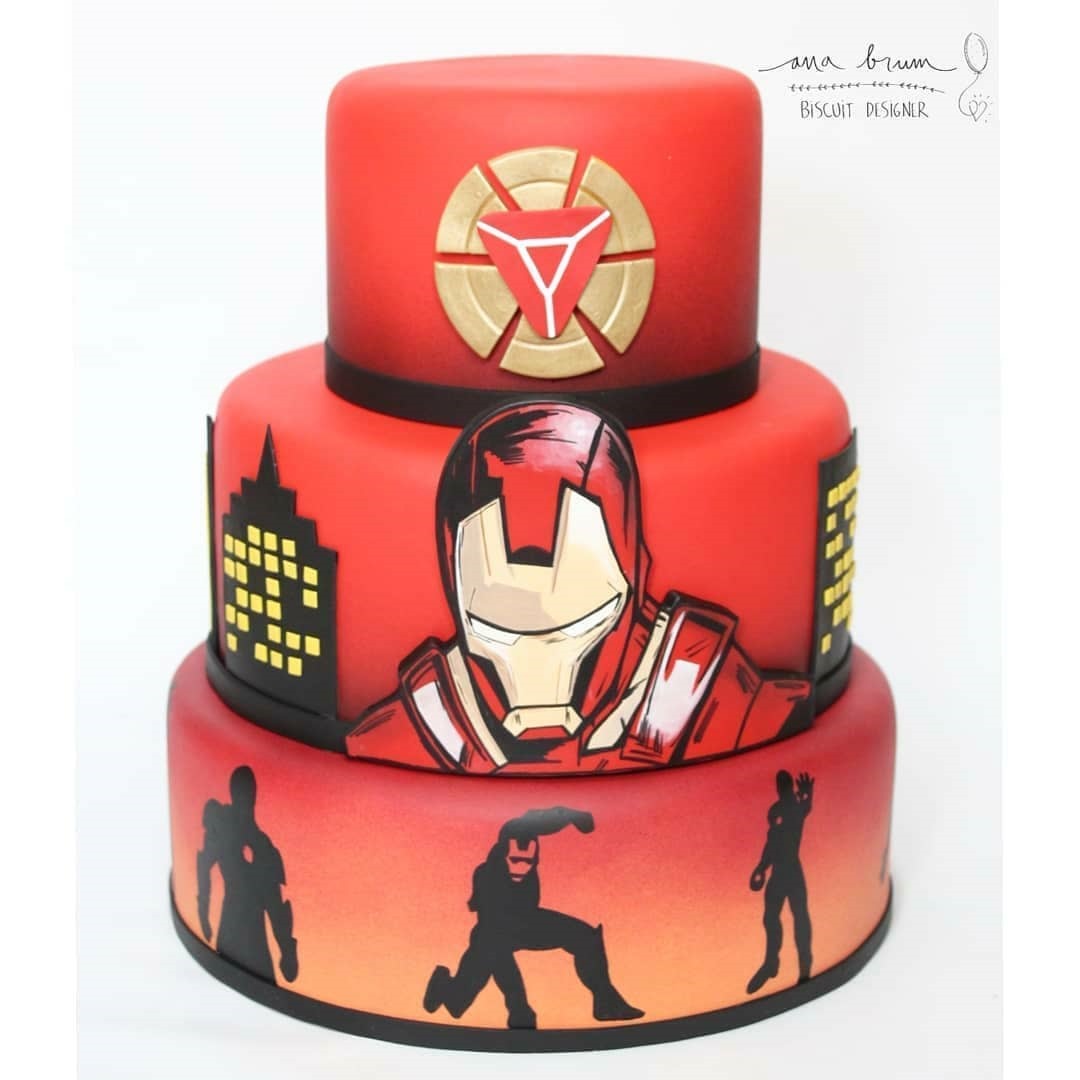 Iron Man Cake made by Ana Brum Biscuit Designer