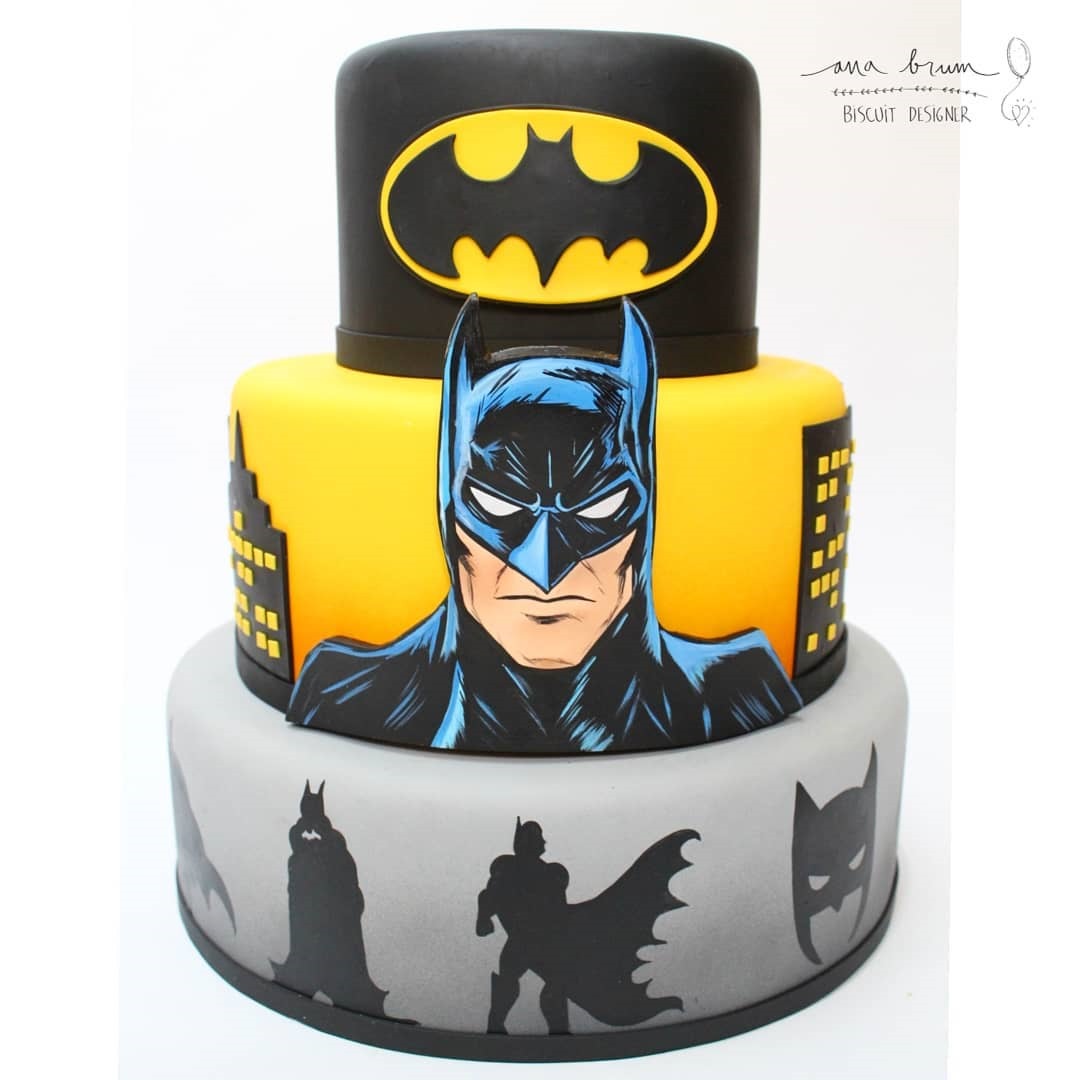 Batman Cake made by Ana Brum Biscuit Designer
