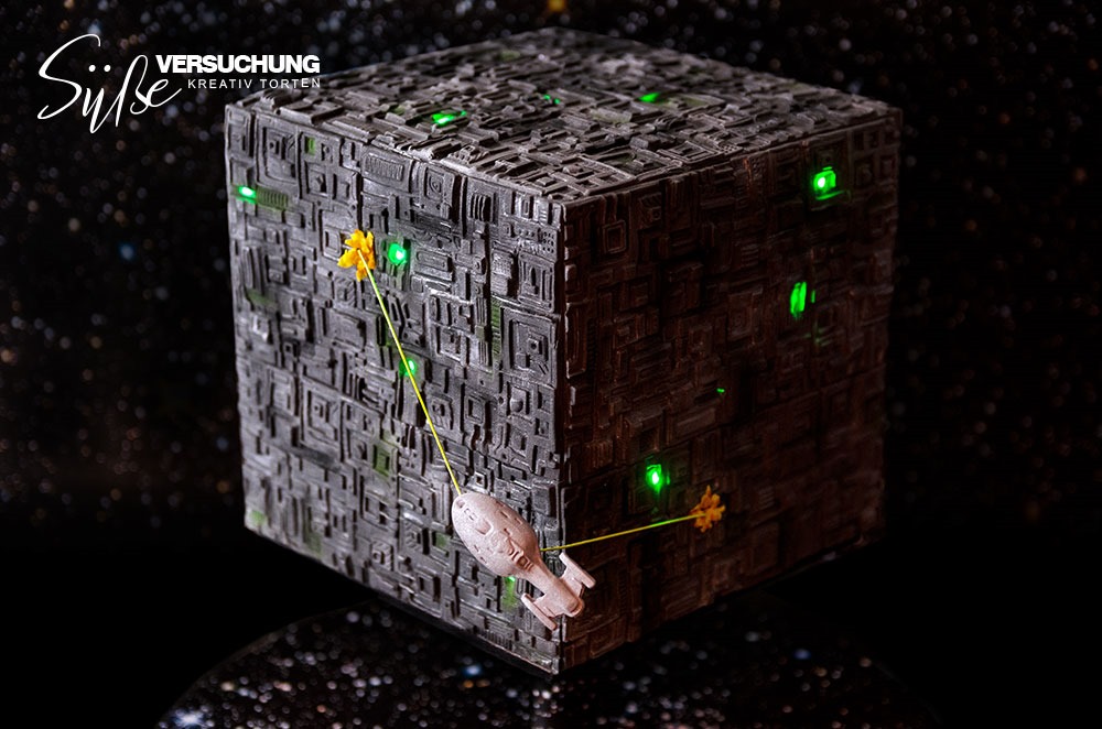 Borg Cube Cake 