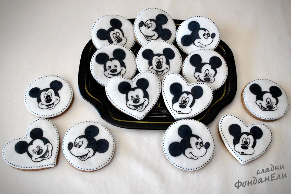 Black and White Mickey Mouse Cookies