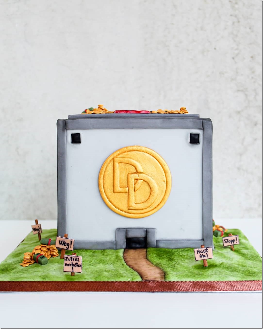 Uncle Scrooge's Money Bin Cake