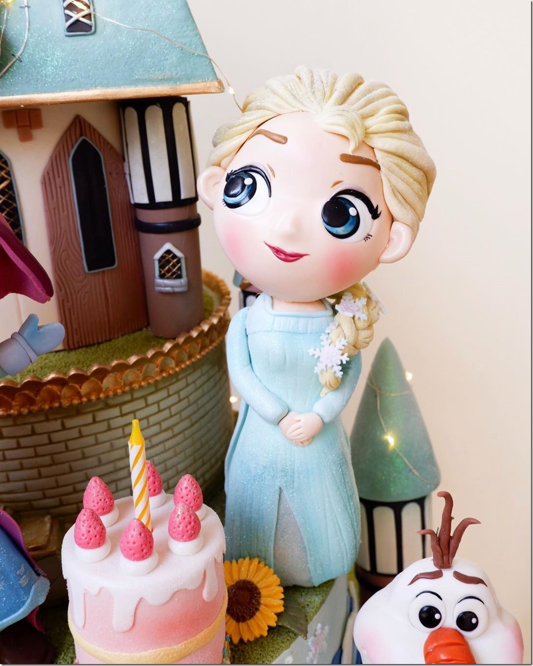 Elsa Cake Figure