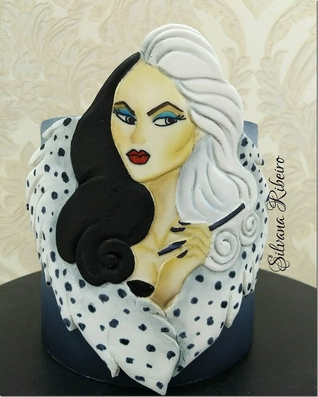 Cruella de Vil Cake