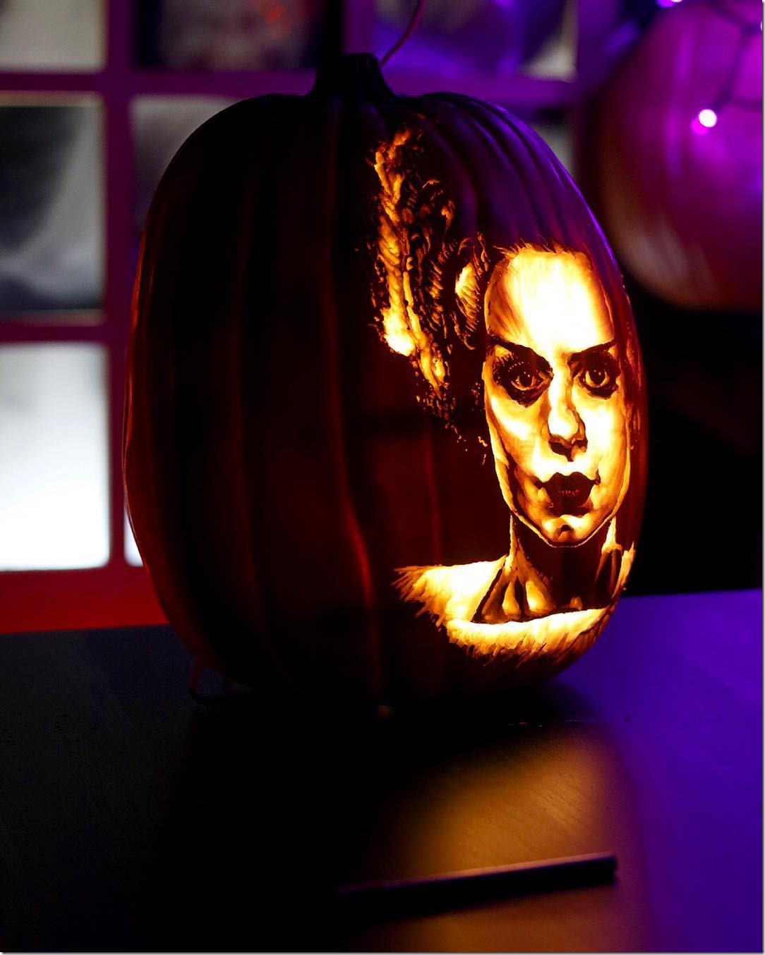 awesome-bride-of-frankenstein-pumpkin-carving