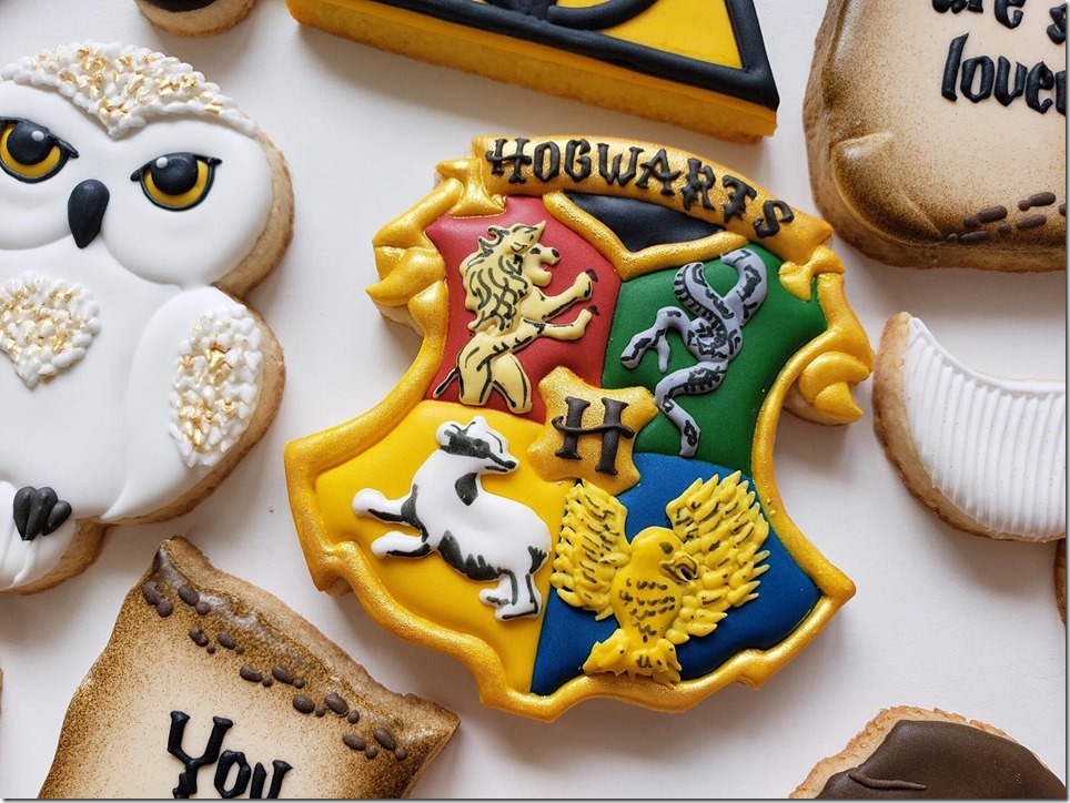 Hogwarts Crest Cookie