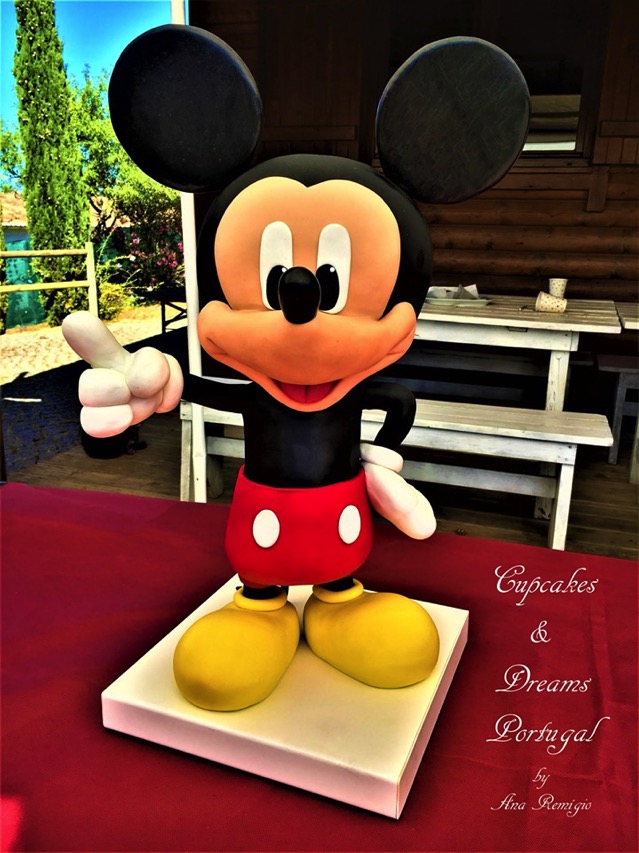 Mickey Mouse sculpted cake