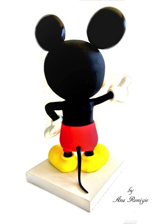 Mickey Mouse sculpted cake