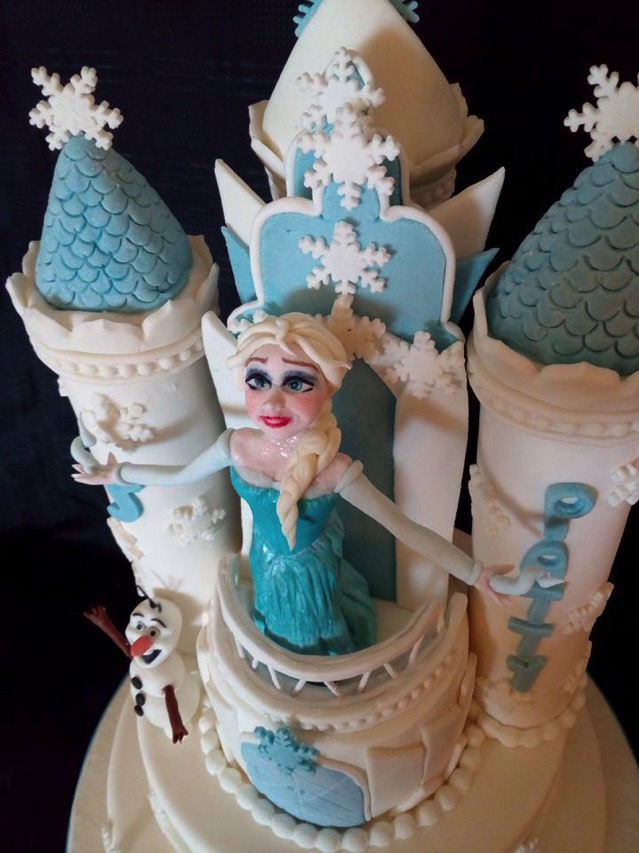 Quees Elsa Frozen Cake