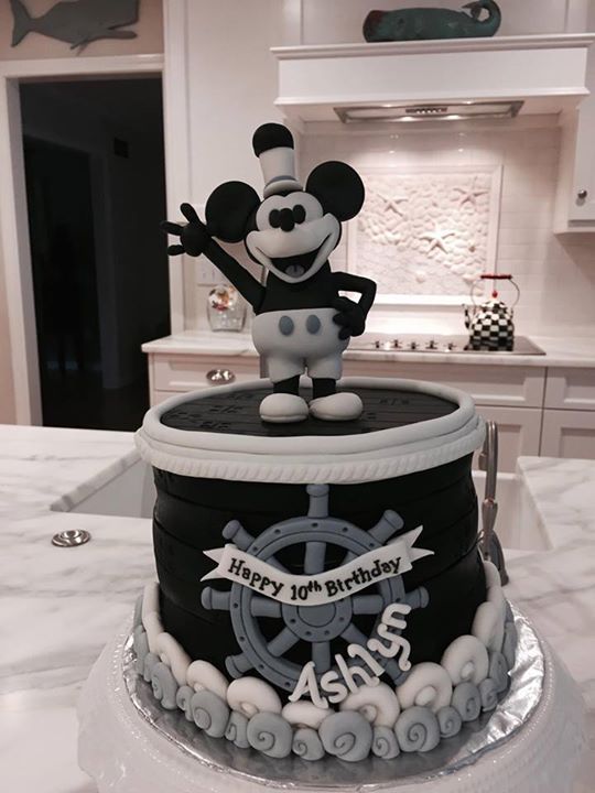 Mickey Mouse Cake 6