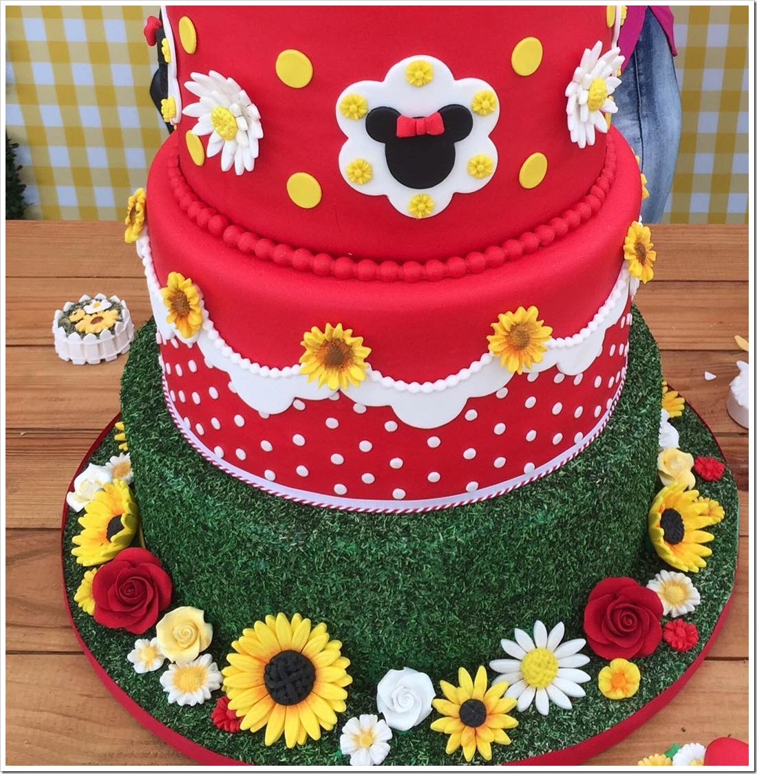 Minnie Mouse Garden 2nd Birthday Cake