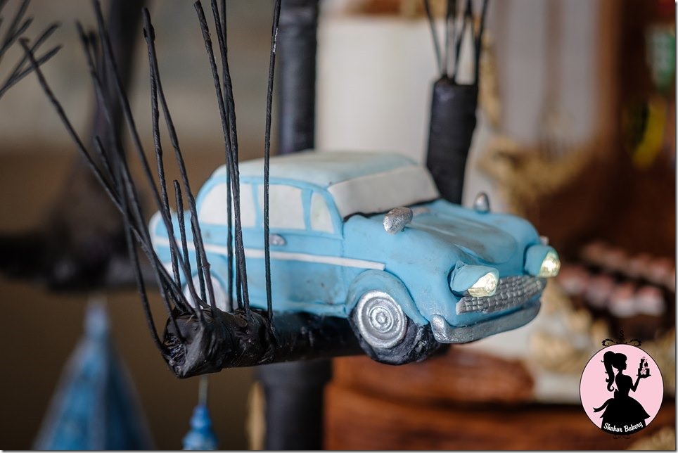 Weasley's Car Cake Figure