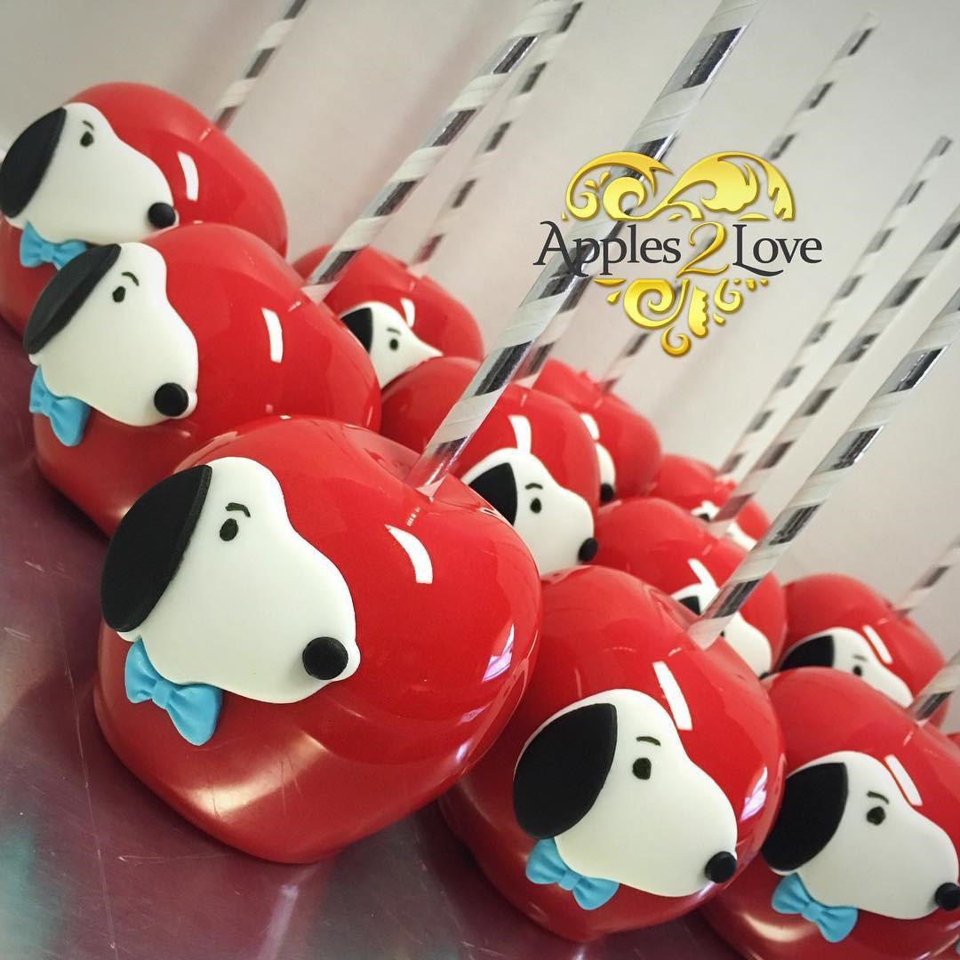 Snoopy Candy Apples