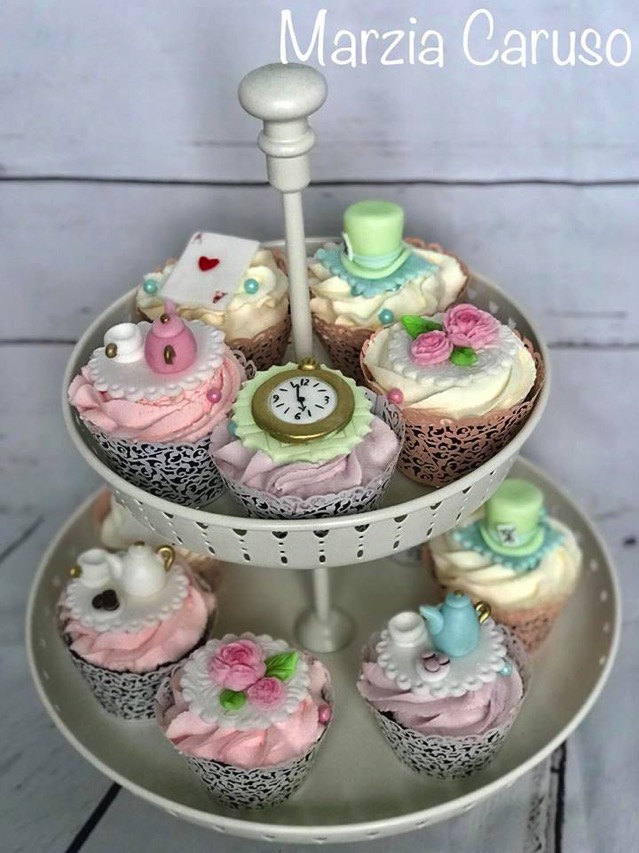 Alice in Wonderland Cupcakes 2