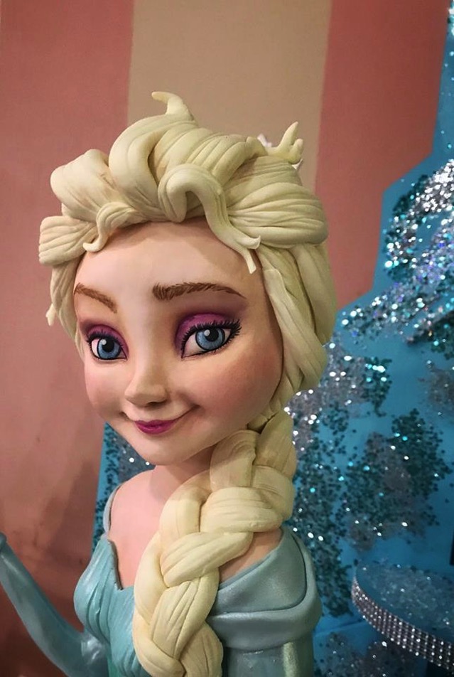 Queen Elsa Cake 