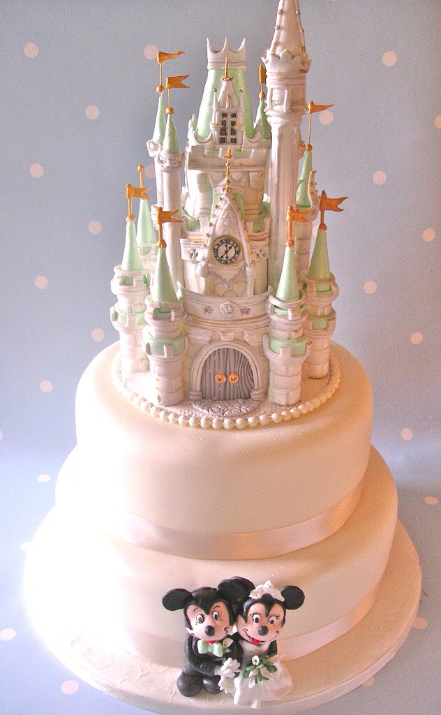 Mickey and Minnie Mouse Wedding Cake