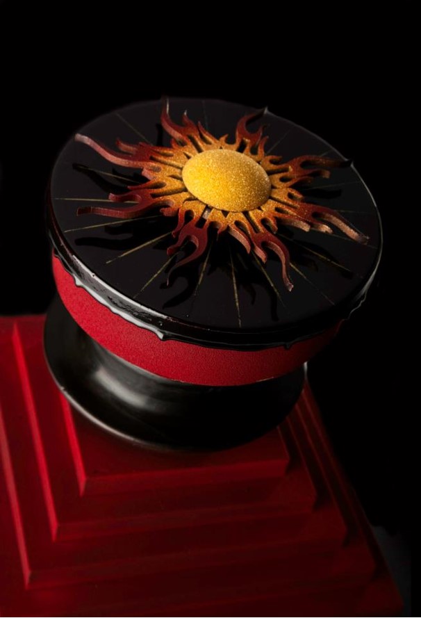 You've Got To See This Gorgeous Eclipse Cake - Between The Pages Blog