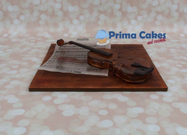 Edelweiss Violin Cake