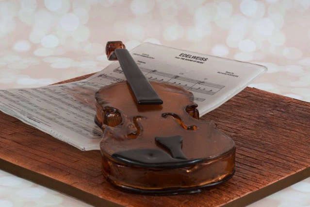 Edelweiss Violin Cake 