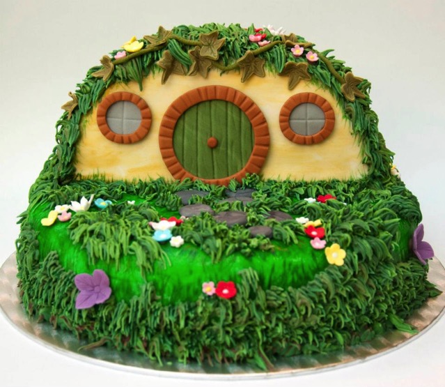 Superb Bag End Hobbit-Hole Cake - Between The Pages Blog