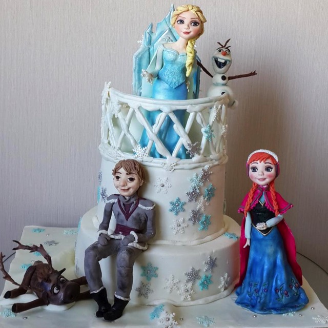 Disney Frozen Cake 