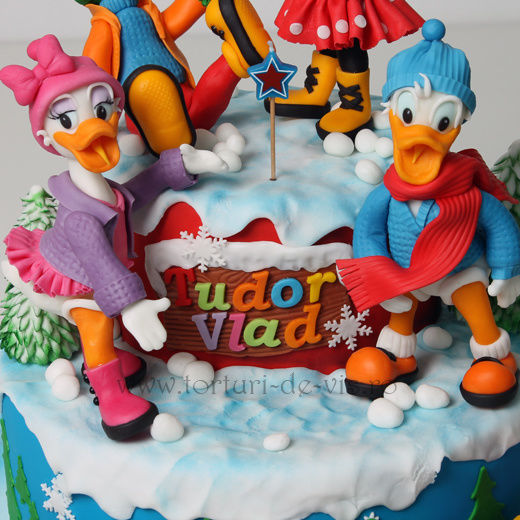Donald Duck Christmas Cake