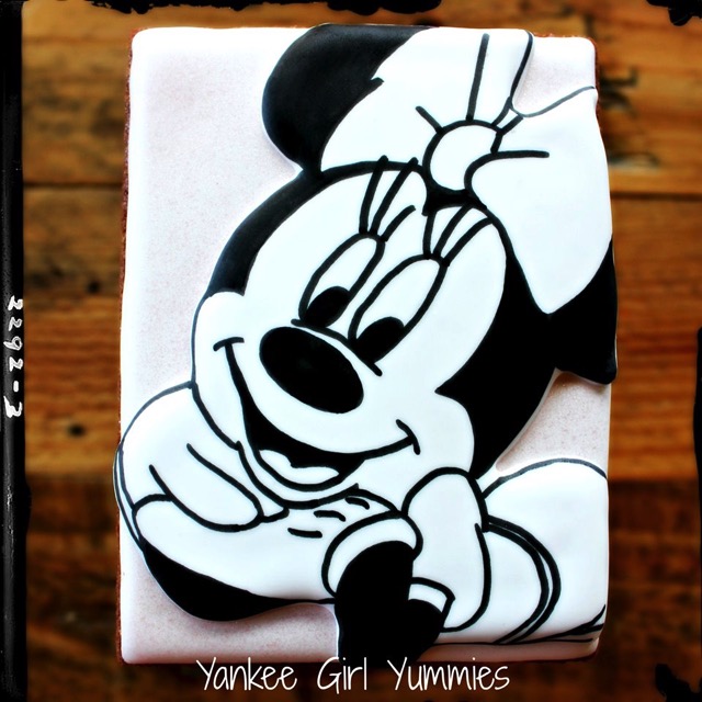 Minnie Mouse Cookie