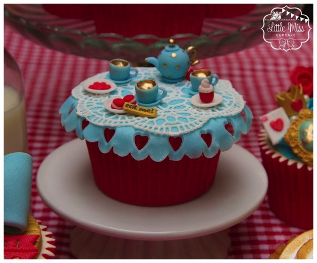 Alice In Wonderland Cupcake