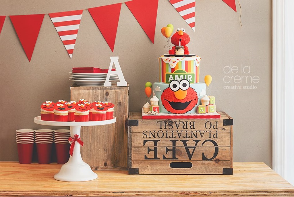 Elmo Cake and Cupcakes 