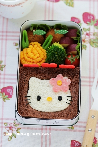  Hello Kitty Bento Lunch Box (15oz) - Cute Lunch Carrier with  Secure 2-Point Locking Lid - Authentic Japanese Design - Durable, Microwave  and Dishwasher Safe - Sweet: Home & Kitchen