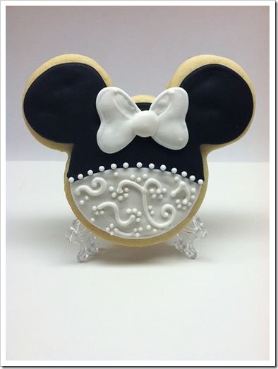 Minnie Mouse Wedding Cookie