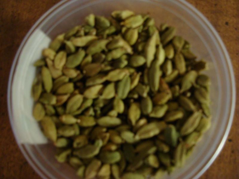 Green cardamom pods