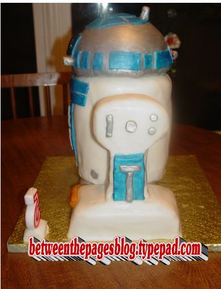 R2-D2 Cake