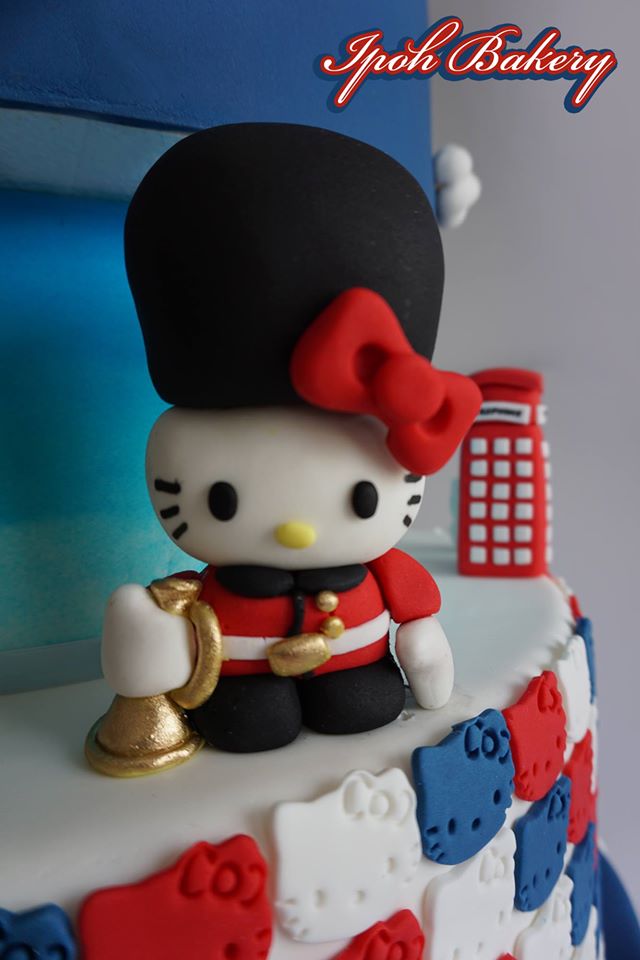 Hello Kitty Royal Guard Cake