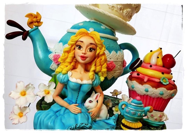 Alice In Wonderland Cake 