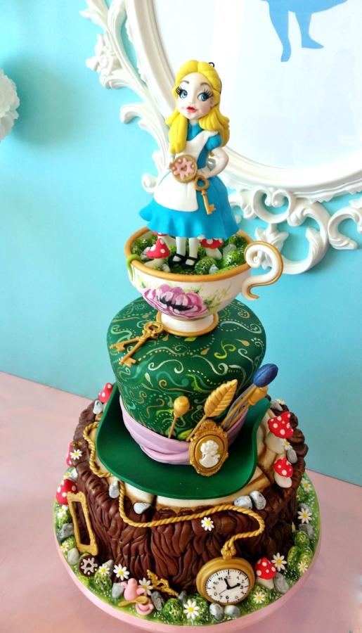 Alice In Wonderland Cake