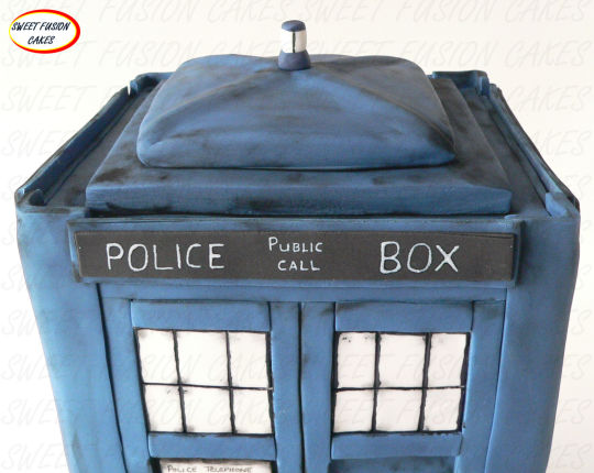 TARDIS Cake 