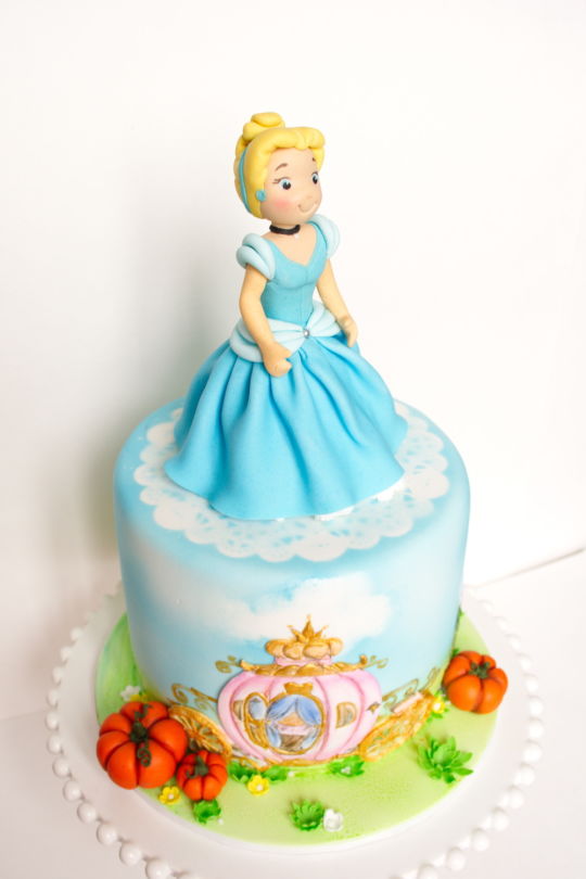 Cinderella Carriage Cake 