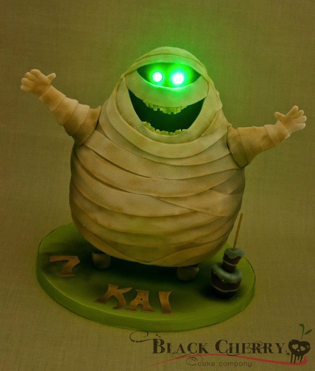 Murray the Mummy Cake