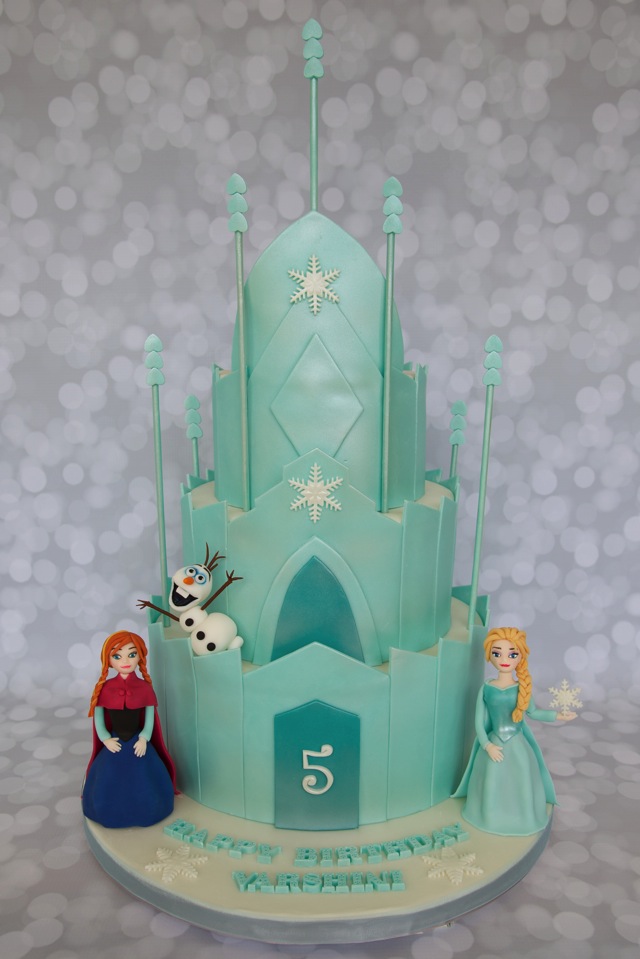 Frozen cake: with transparant cape of Elsa - Decorated - CakesDecor