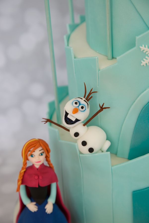 Olaf Cake 