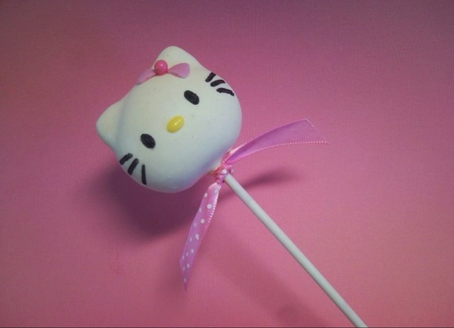 Hello Kitty Cake Pop 