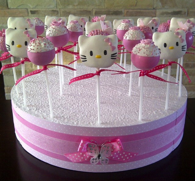 Hello Kitty Cake Pops 