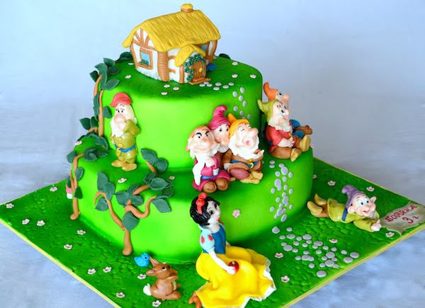 Snow White Cake 