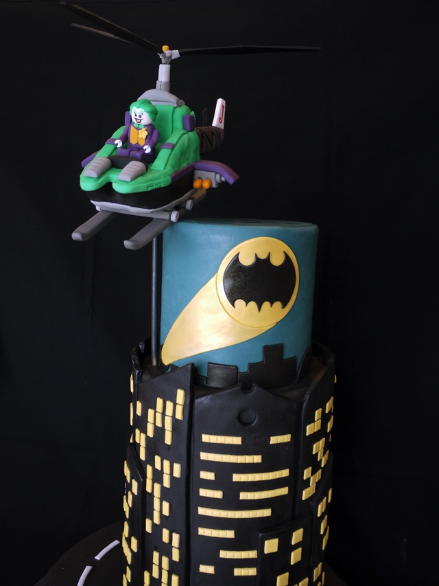 Awesome Batman Cake - Between The Pages Blog