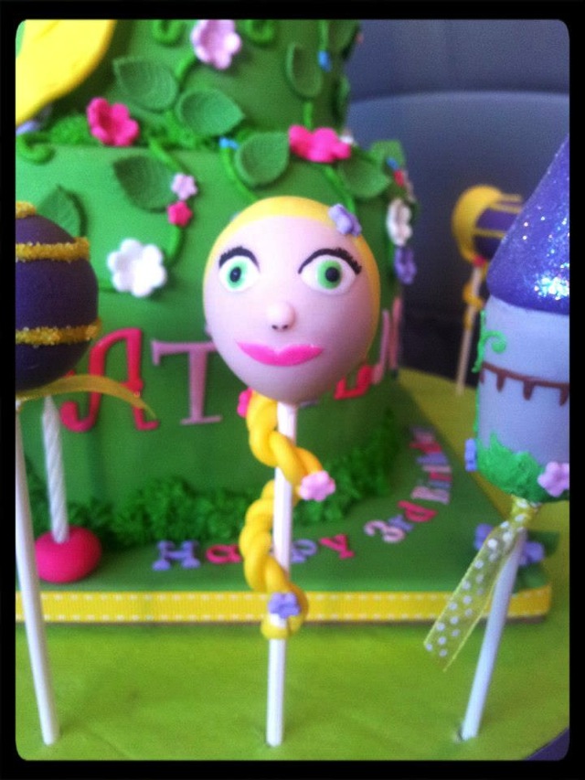 Rapunzel Cake Pop 