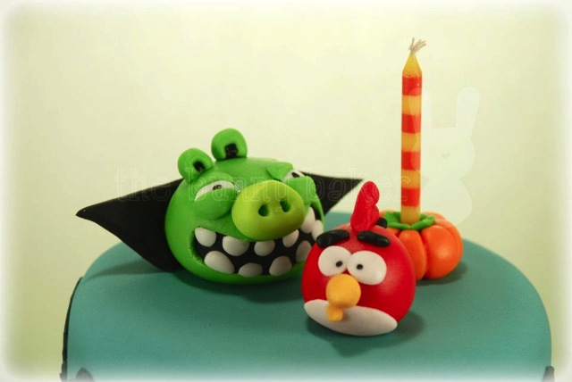 Angry Birds Haloween Cake 