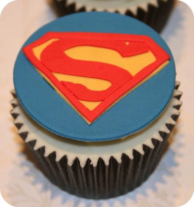 Superman Cupcake