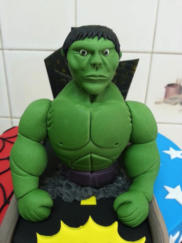 Hulk Cake 